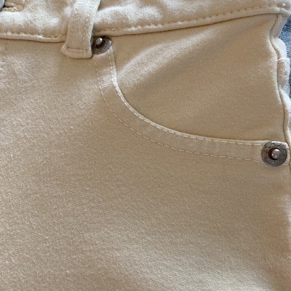 Forma Tan jeans. Very stretchy. Skinny classic 5 pocket. Size 25 (38 on tag)
C - Picture 2 of 11